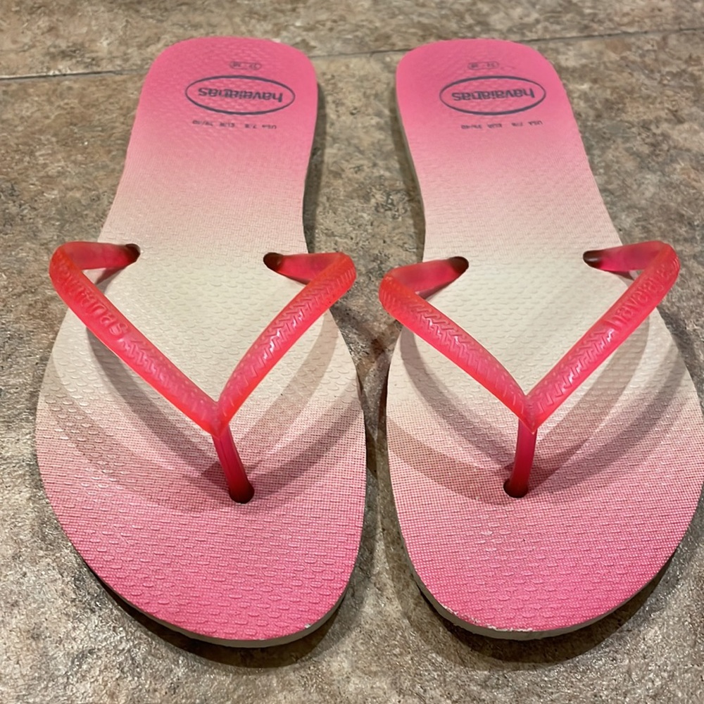 Havainas pink flip flops